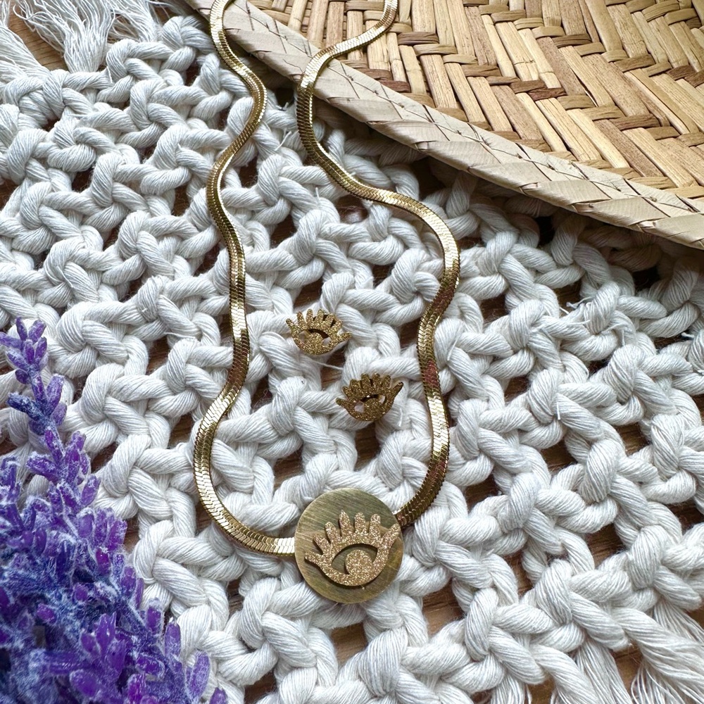 Elegant Gold Necklace and Earring Set